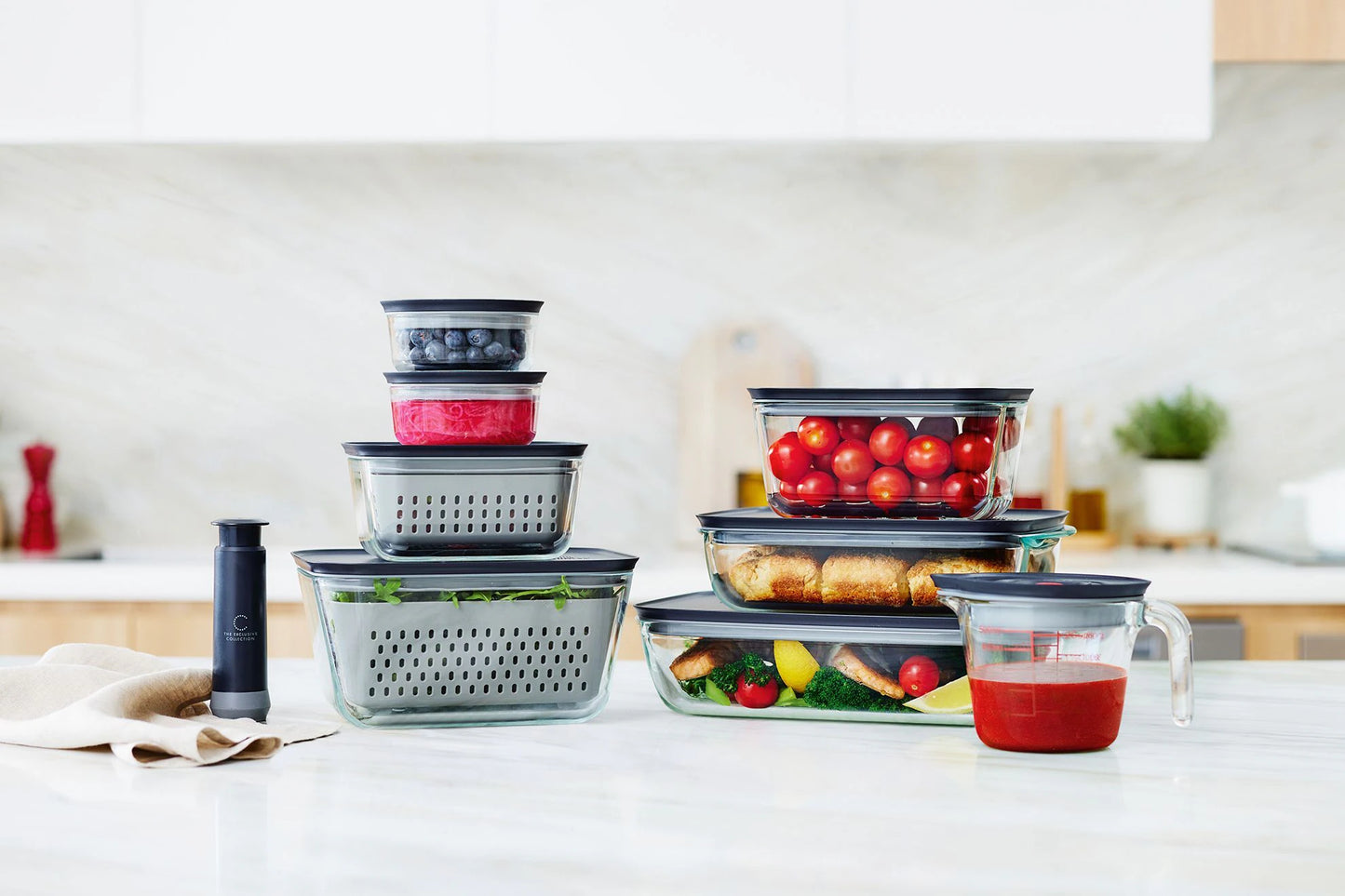 Curtis Stone Glass Container - 1.1L Medium glass container with lid